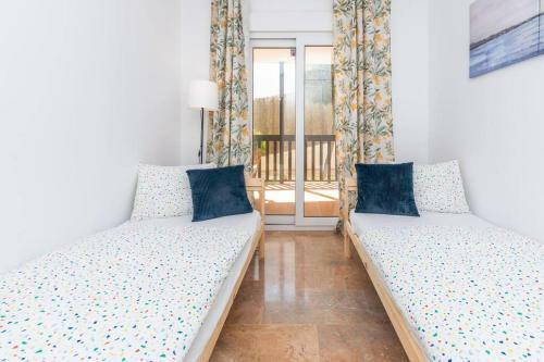 Apartamento Beachfront 2br With Swimming Pool, Parking & AC