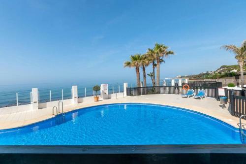 Apartamento Beachfront 2br With Swimming Pool, Parking & AC