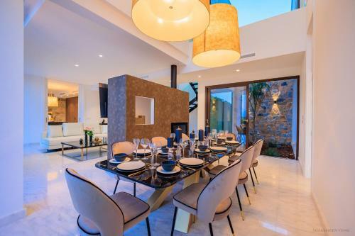 Villa Martin Stone- Las Colinas Golf Country