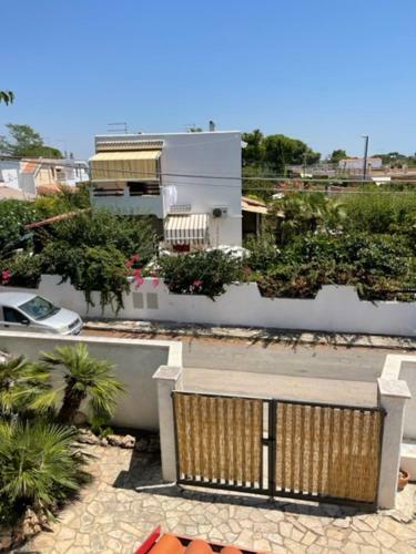 Lovely Villa With Garden And Private Beach