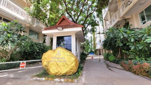 Relaxing 2-bedroom Serviced Apartment With Patio