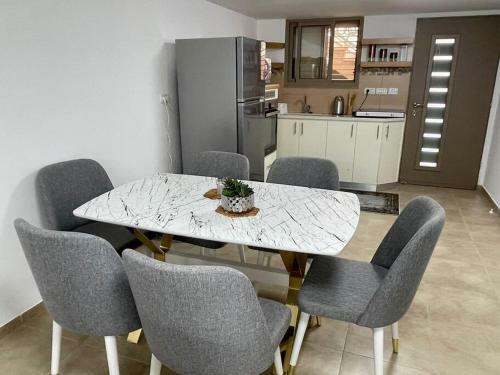 Beautiful Apartment In Deir Hanna