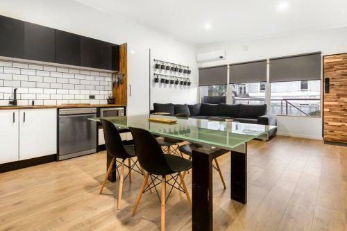 Apartamento Watt's Up Doc Sleeps 2 Modern Wifi Parking