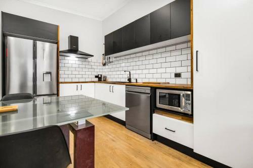 Apartamento Watt's Up Doc Sleeps 2 Modern Wifi Parking