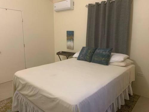 Inviting 3-bedroom Available In Drax Hall Manor