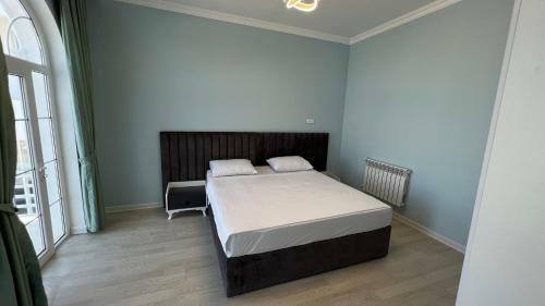 Hostal Astara Boulevard Village