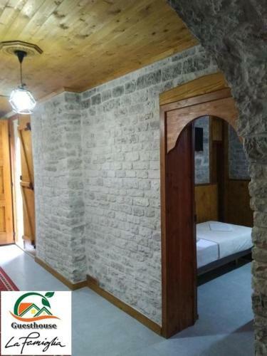 Hostal Guesthouse La Famiglia