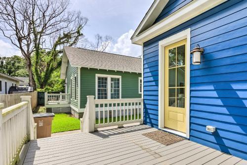 Lovely Mobile Retreat With Deck And Front Porch!