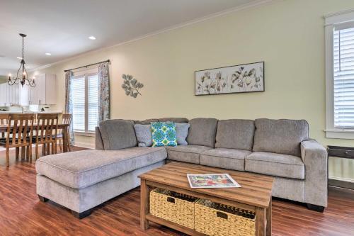 Lovely Mobile Retreat With Deck And Front Porch!