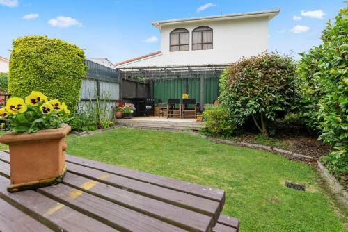 Pomare Cottage - Rotorua Holiday Home