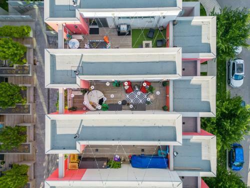 The Noma I Private Rooftop Patio I Marda Loop I Tv