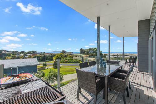 Sea It All On Devon - Mangawhai Holiday Home