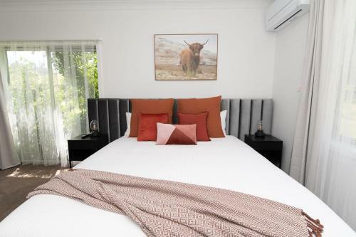 Canobolas Cottage, Amazing Farm Stay, 4 King Beds