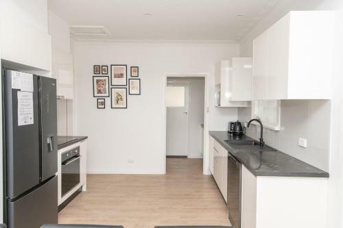 Canobolas Cottage, Amazing Farm Stay, 4 King Beds