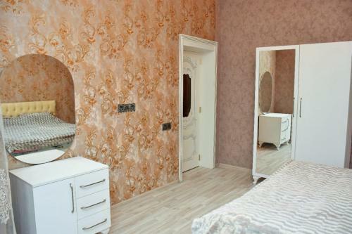 Zaur House