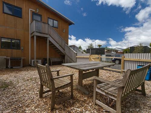 Waimarino Lodge - National Park Holiday Home