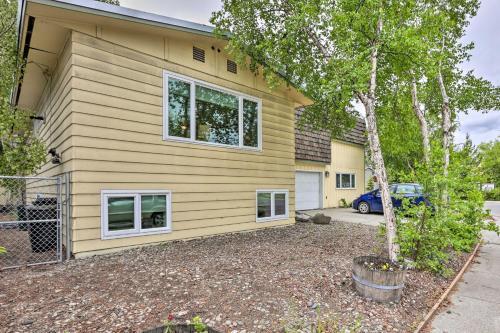 Spacious Fairbanks Home Fireplace, Walk Dtwn