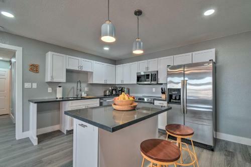 Apartamento Peaceful Step-free Condo, 1 Mi To Downtown!