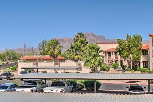Apartamento Charming Retreat With Pool Access And Mtn Views!