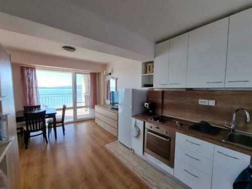 Bright Apartment With Big Terrace And Sea View