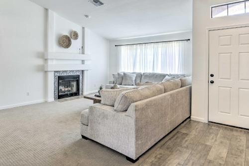 Classy Chandler Getaway Near Parks And Golf!