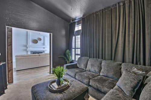 Classy Chandler Getaway Near Parks And Golf!