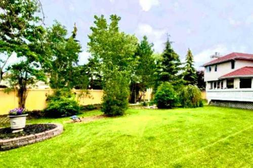 The Jackson House (beautiful & Enormous)