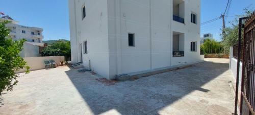 Sunshine Square Apartments
