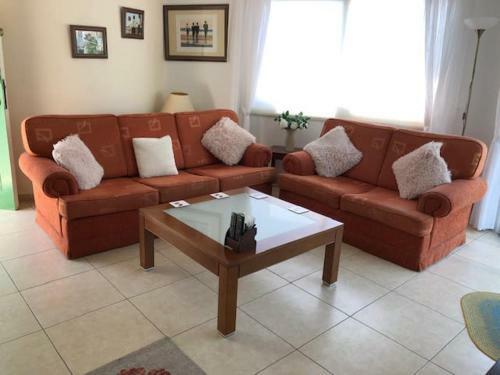Large 1 Bed Apartment With Pvt Sun Terrance