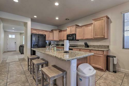 Idyllic Gilbert Abode With Pool - Near Golfing!