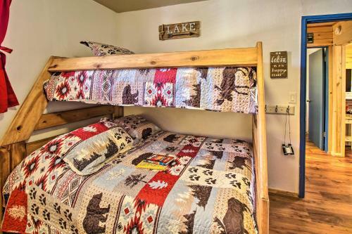 Serene Family Cabin With Fire Pit And Jungle Gym!