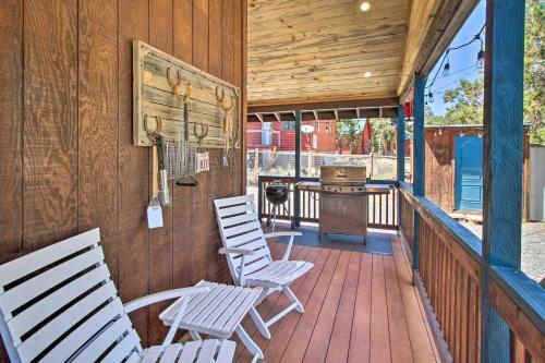 Serene Family Cabin With Fire Pit And Jungle Gym!