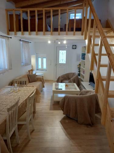 Apanema House