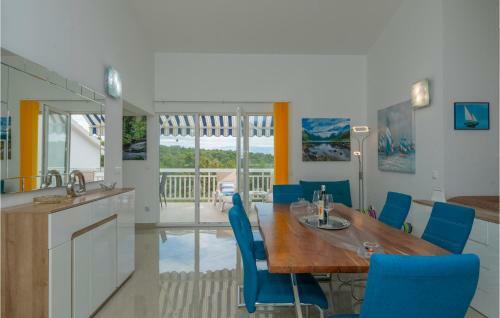 Awesome Apartment In Vrboska With 2 Bedrooms