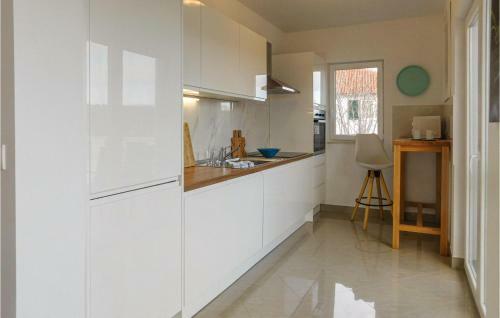 Awesome Apartment In Vrboska With 2 Bedrooms