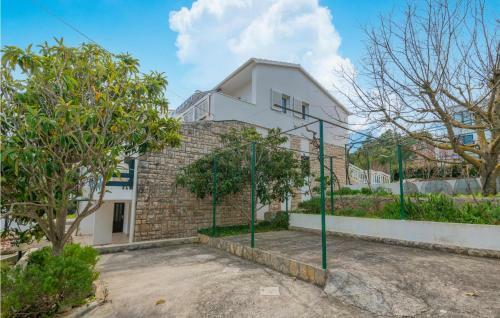 Awesome Apartment In Vrboska With 2 Bedrooms