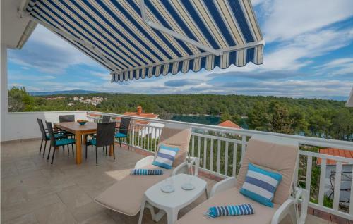Awesome Apartment In Vrboska With 2 Bedrooms