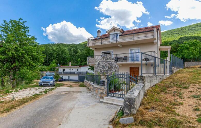 Nice Home In Vrlika With Wifi And 4 Bedrooms