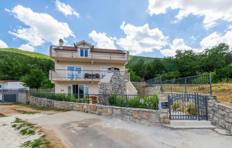 Nice Home In Vrlika With Wifi And 4 Bedrooms
