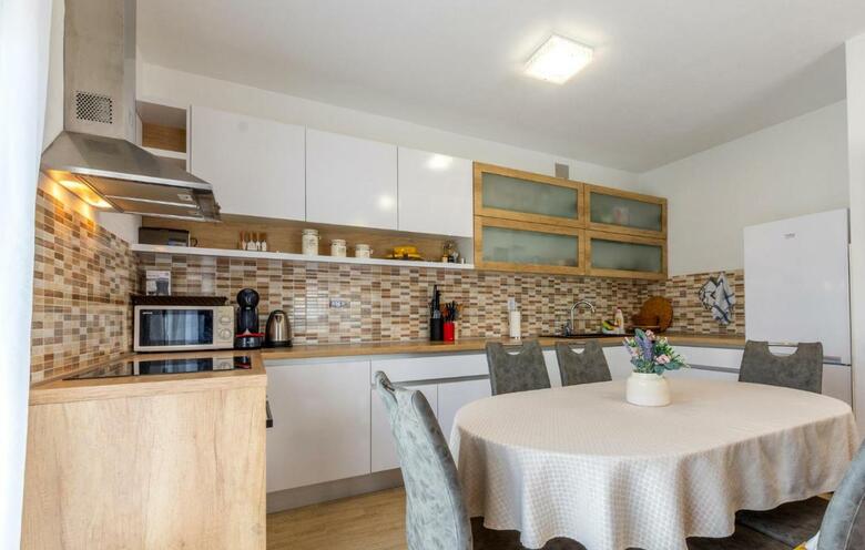 Nice Home In Vrlika With Wifi And 4 Bedrooms