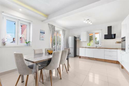 Apartment Mariuccia With Private Pool