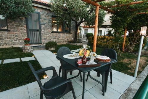 Apartments Paradise Garden Holiday House