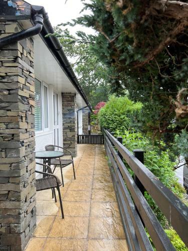 Cheerful 3 Bedroom Cottage In Central Location