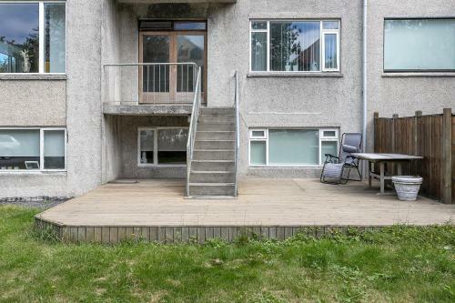 Spacious And Stylish Apartment - Great Location