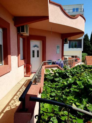 Ugrenovi? Apartmani