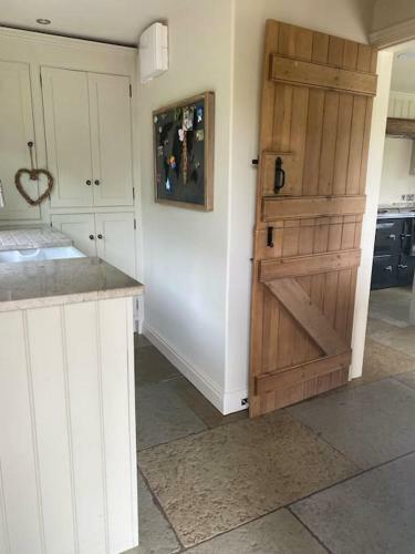 Country Cottage With Great Outside Space & Views