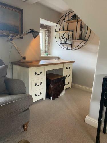 Country Cottage With Great Outside Space & Views