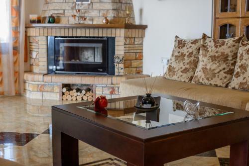 Villa Artemis - Luxury Home Over Lourdas Bay