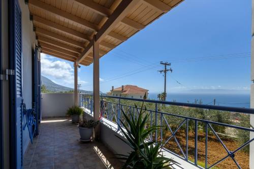 Villa Artemis - Luxury Home Over Lourdas Bay