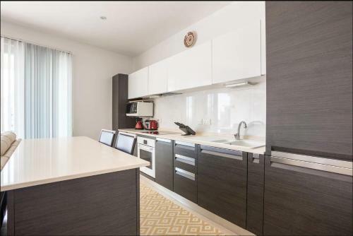 Luxury Seafront 2 Bedroom Apartment In Spinola Bay